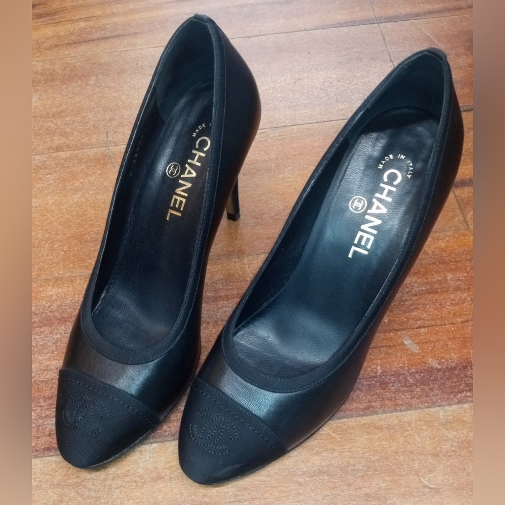 Black Chanel Heels/Pumps